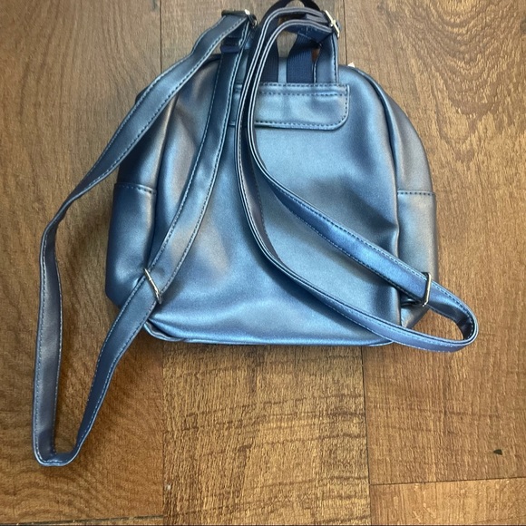 NWT more than magic mini flip sequin backpack blue silver - Picture 4 of 6